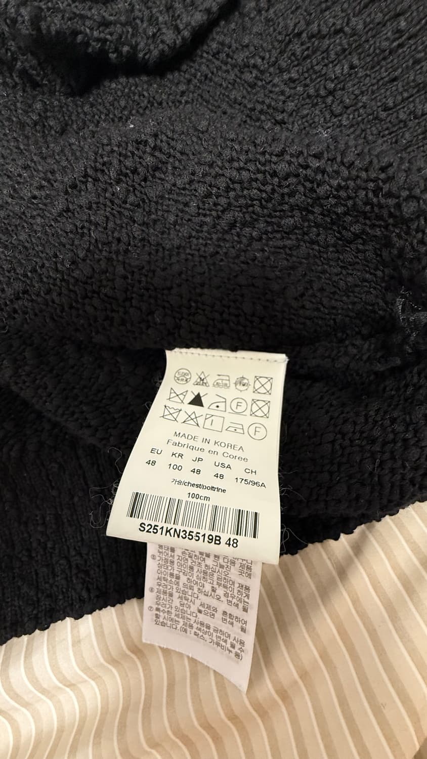 [48] 솔리드옴므 25SS 블랙 코튼 부클 라운드넥 가디건 상품이미지8