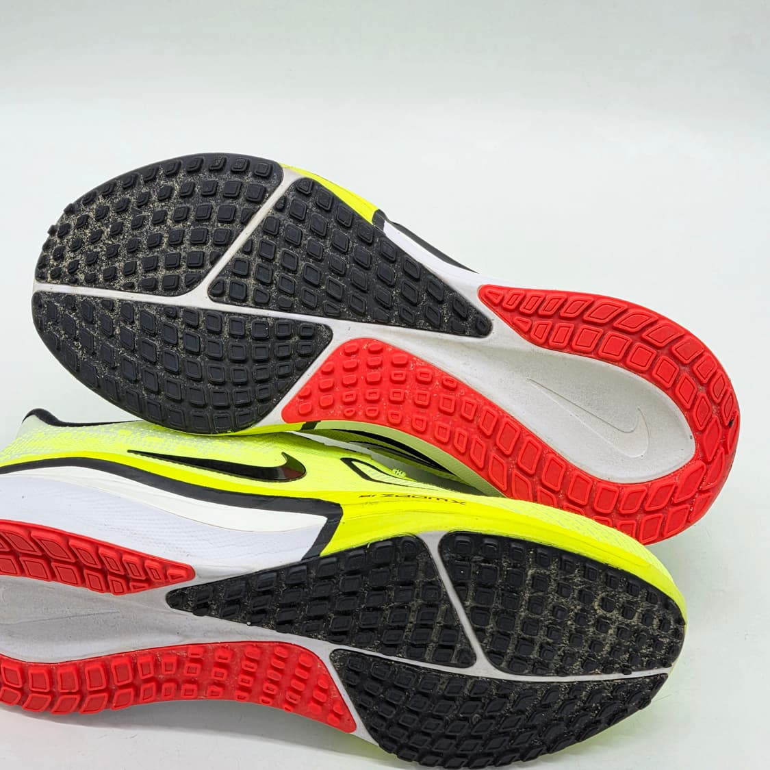 나이키 보메로 17 탈라리아 볼트 화이트 (275) 상품이미지3