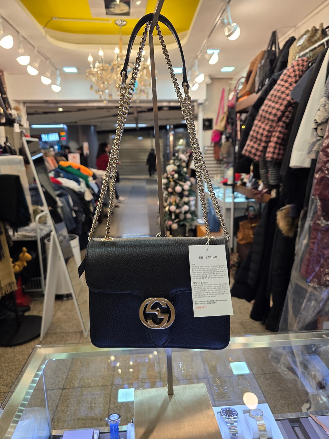 구찌Gucci의 인터로킹 G 체인 숄더백 신품급 상품이미지2