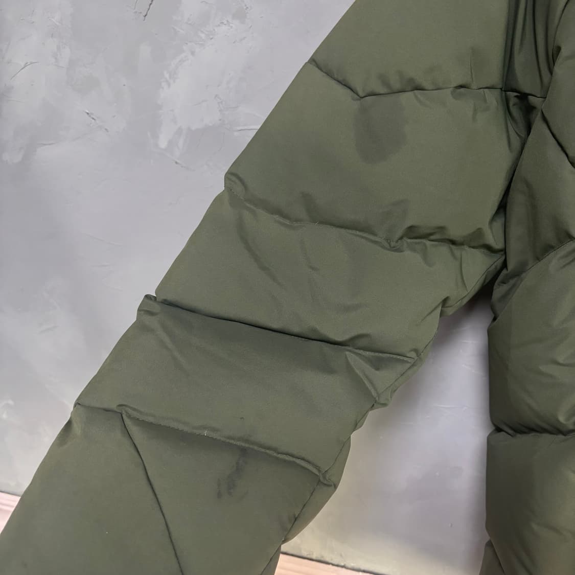 데상트 덕다운 패딩 카키 상품이미지4
