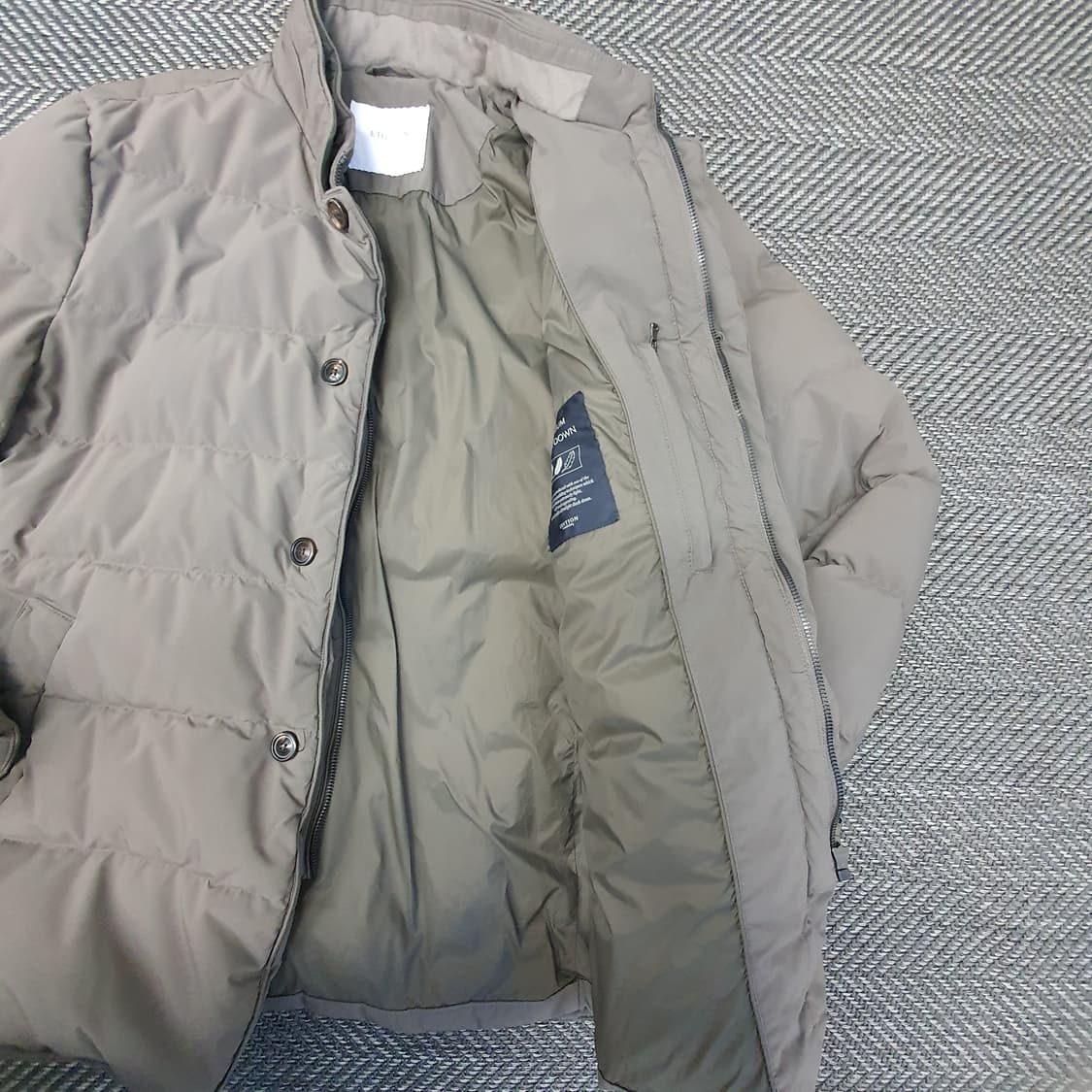 에디션 오리털 하이넥 점퍼 남자105 상품이미지6