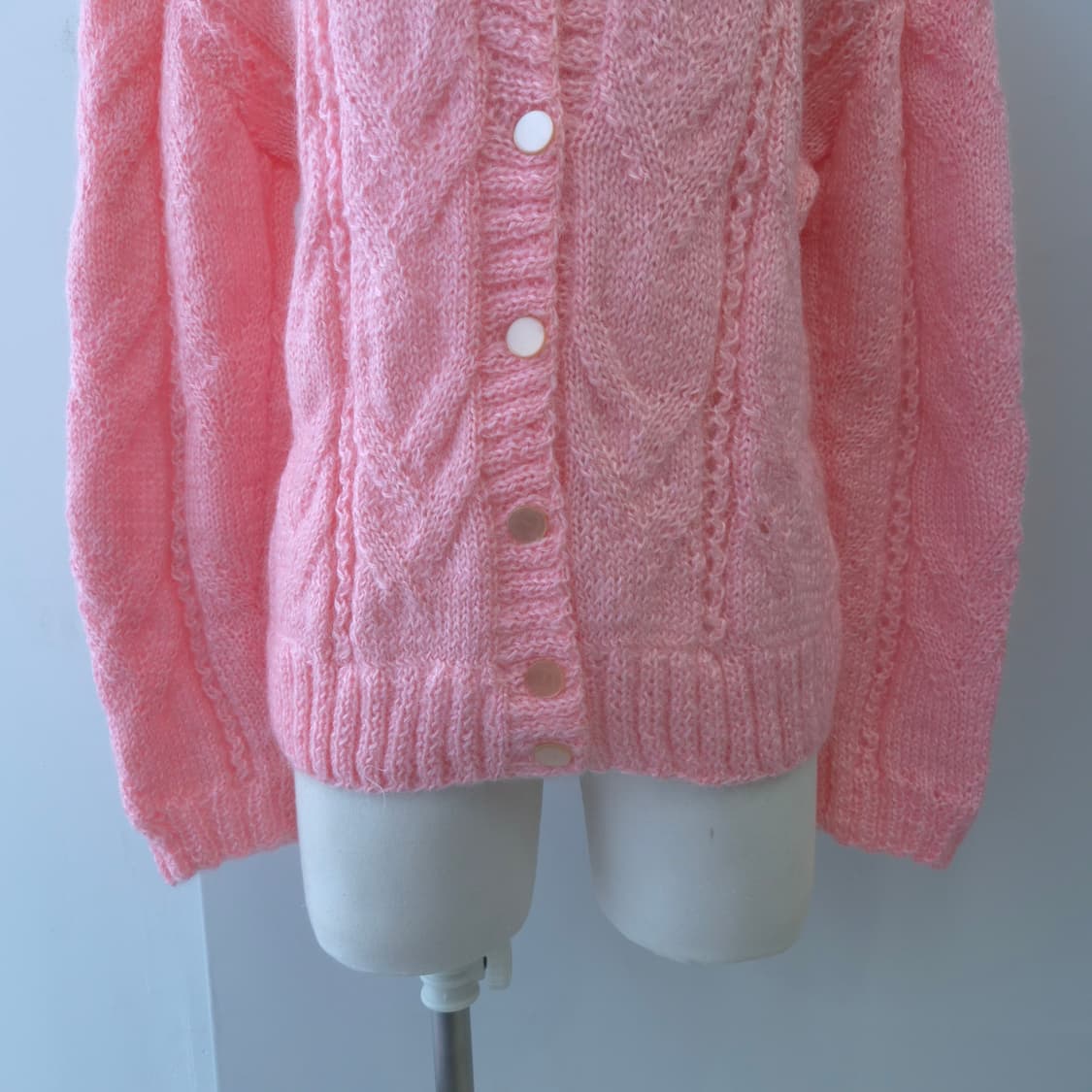 파스텔 핑크 헤어리 케이블 니트 가디건 상품이미지4
