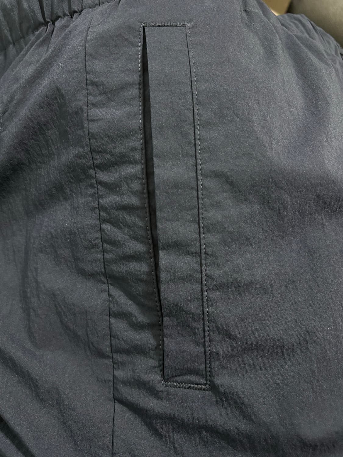 24SS새상품급)띠어리 Nevins 나일론텍스쳐 밴딩팬츠M/네이비 상품이미지5