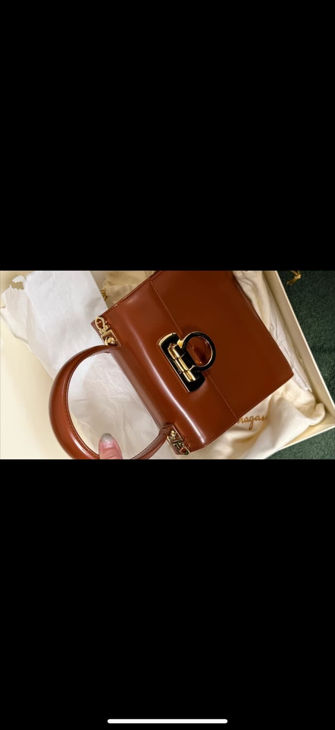 (가격제안주세요) 페라가모 아이코닉 켈리백 브라운 상품이미지2