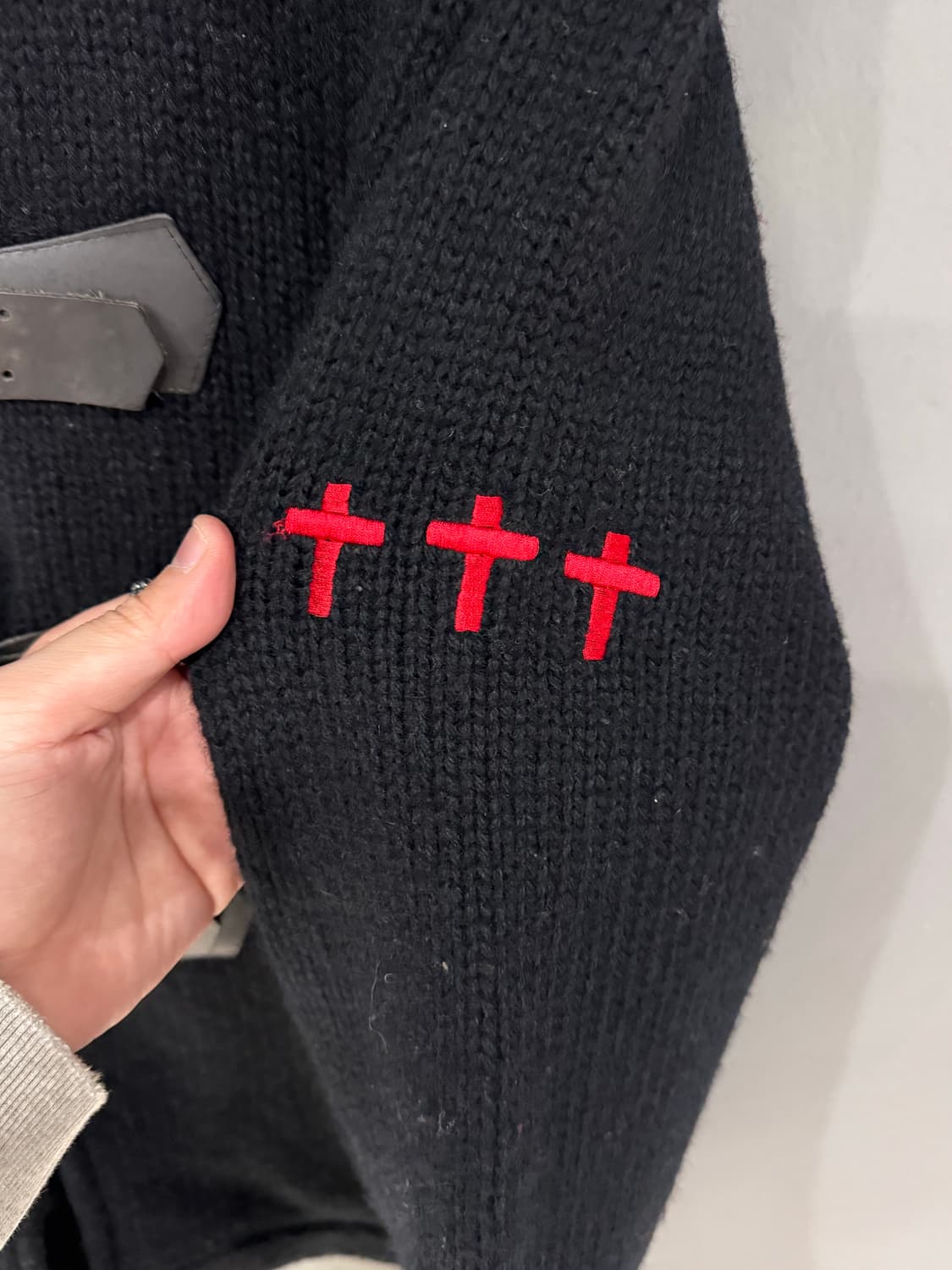 No Future 본디지 버클 퍼 니트집업 상품이미지7