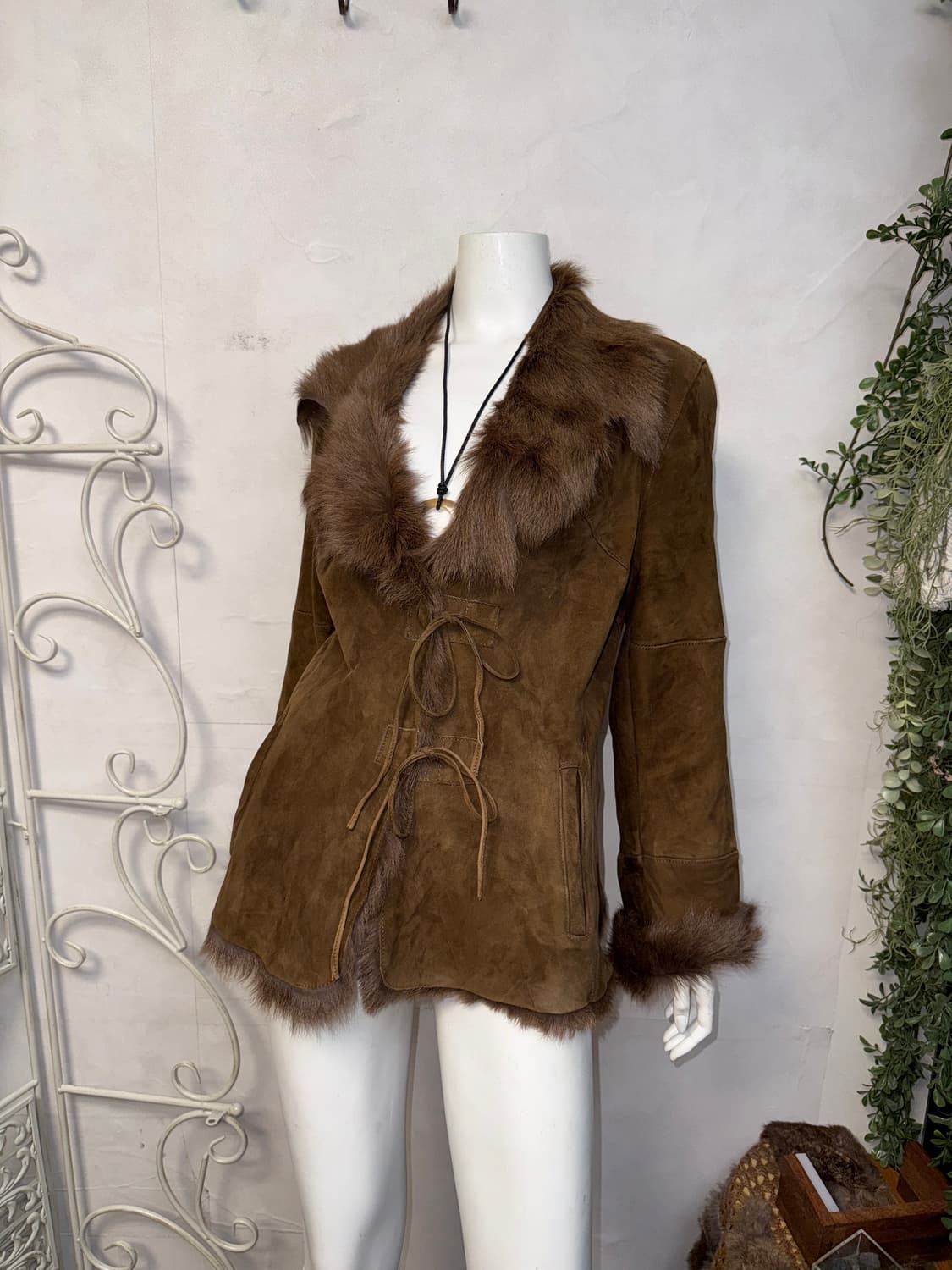 Ash brown lamb skin fur strap mustang  상품이미지2