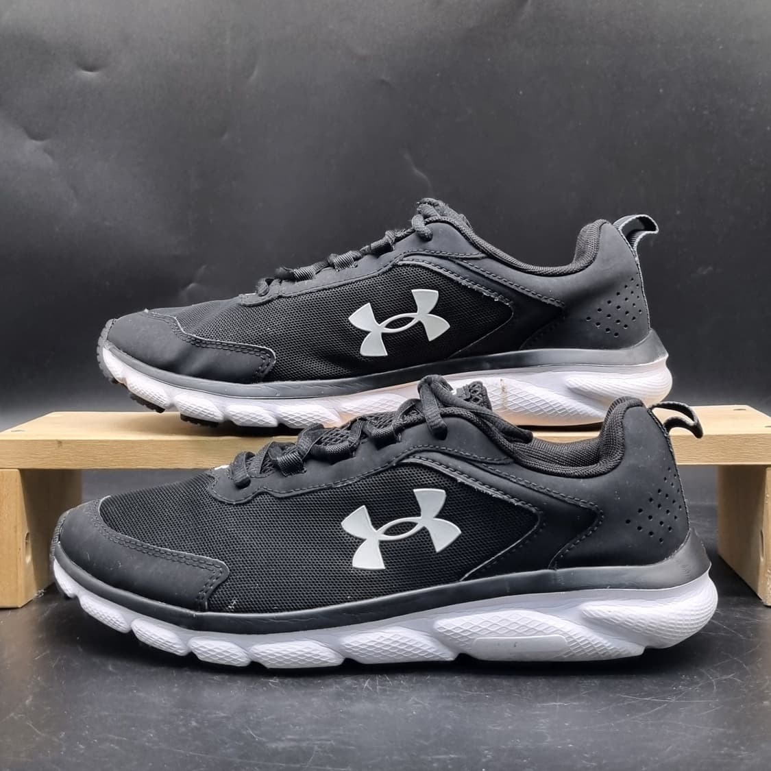 언더아머 UA차지드 어서트9 런닝화275. 상품이미지1
