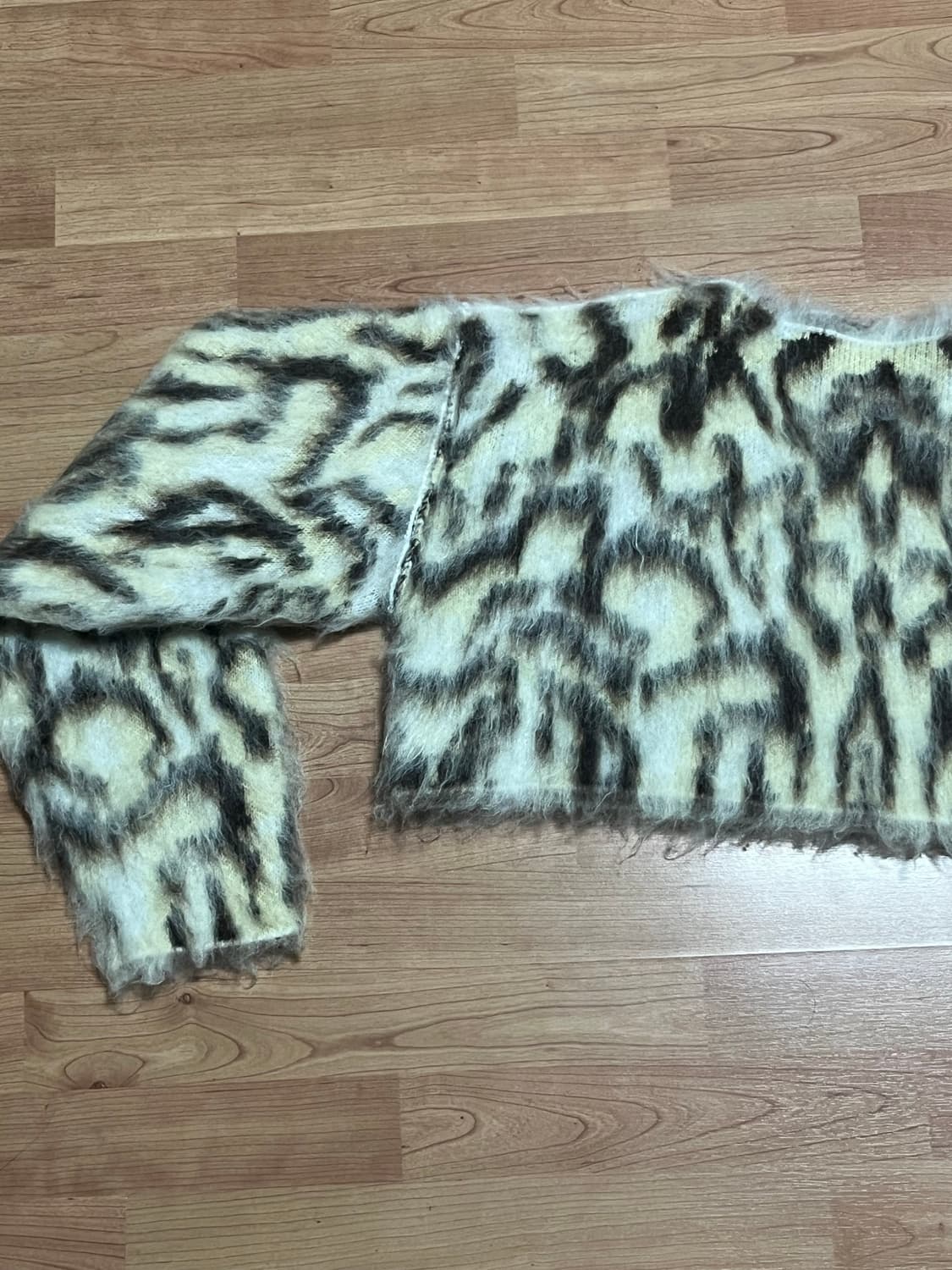 PERVERZE 퍼버즈 Wide Knit Top and Scarf 상품이미지2