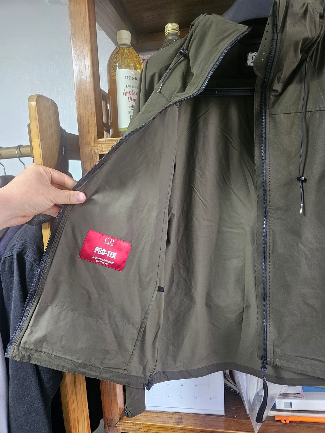 씨피에서 가장 잘나가는 스테디 모델! 프로텍 cp컴퍼니 바람막이 팔아요 상품이미지4