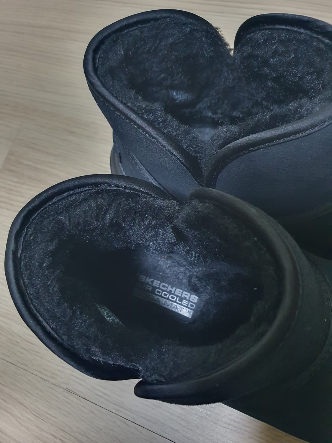 스케쳐스 블랙 털 안감 숏 부츠 240 상품이미지9