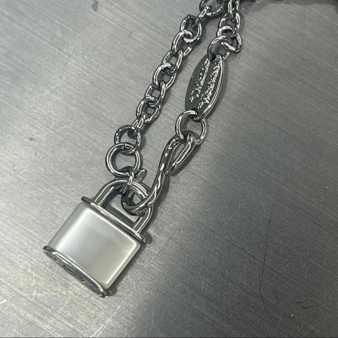 비비안웨스트우드 아카이브 화이트 펄 자물쇠 orb 팬던트 목걸이 상품이미지2