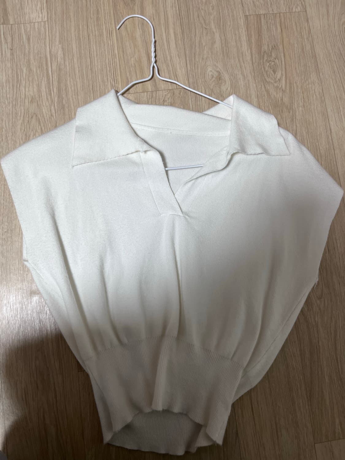 화이트 카라넥 크롭 반팔 니트 상품이미지1