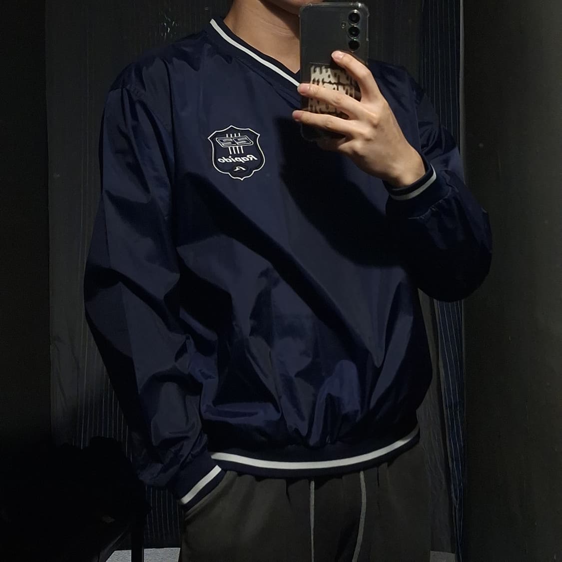 RAPIDO 라피도 네이비 화이트 라이닝 로고패치 올드스쿨 브이넥 웜업 상품이미지2