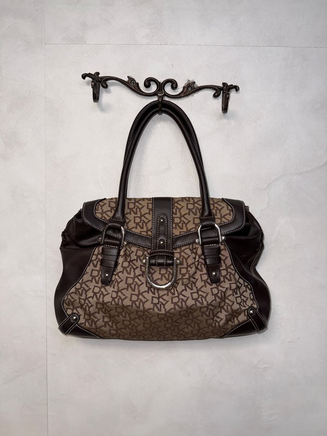 DKNY brown logo buckled shoulder bag 상품이미지1