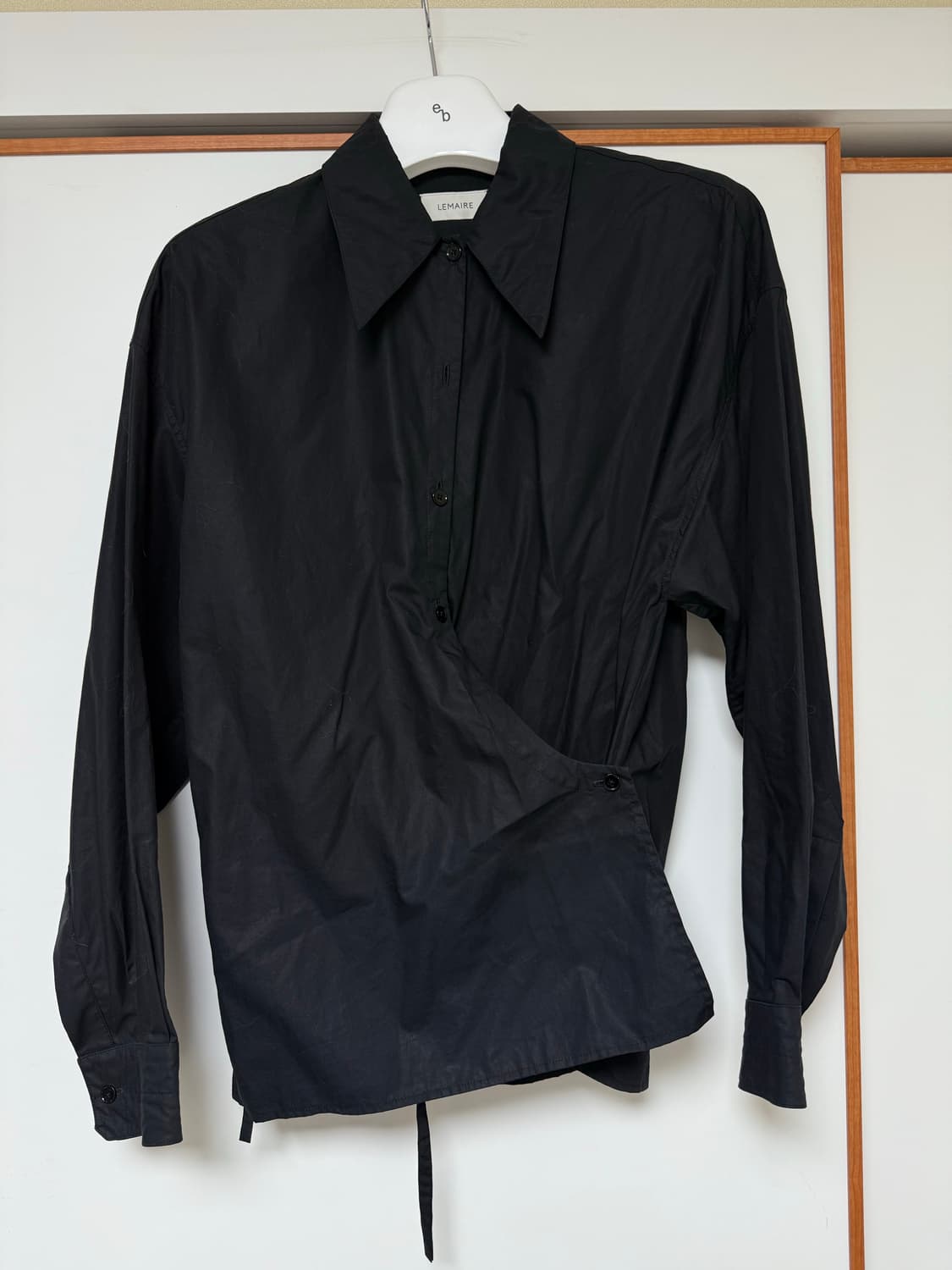 르메르 트위스트 셔츠 블랙 34 상품이미지2