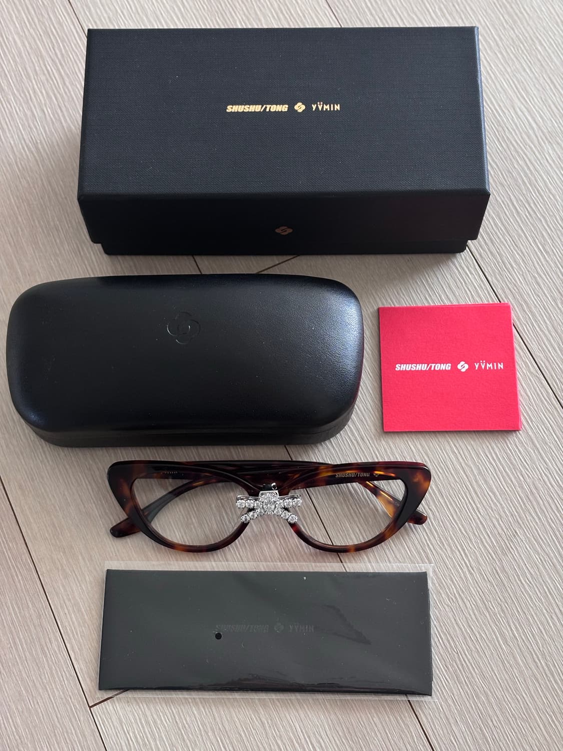 슈슈통x위민 젬스톤 보우노트 글래스 브라운 상품이미지2