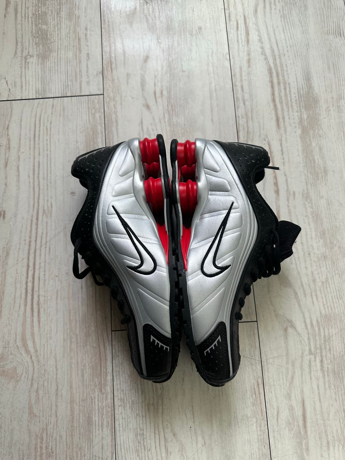 나이키 샥스 R4 메탈릭 실버 레드 260(8US) 상품이미지8