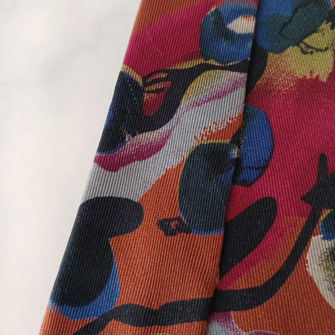 웅가로 실크 오렌지 아트워크 패턴 넥타이 9cm B등급 A19199
 상품이미지4