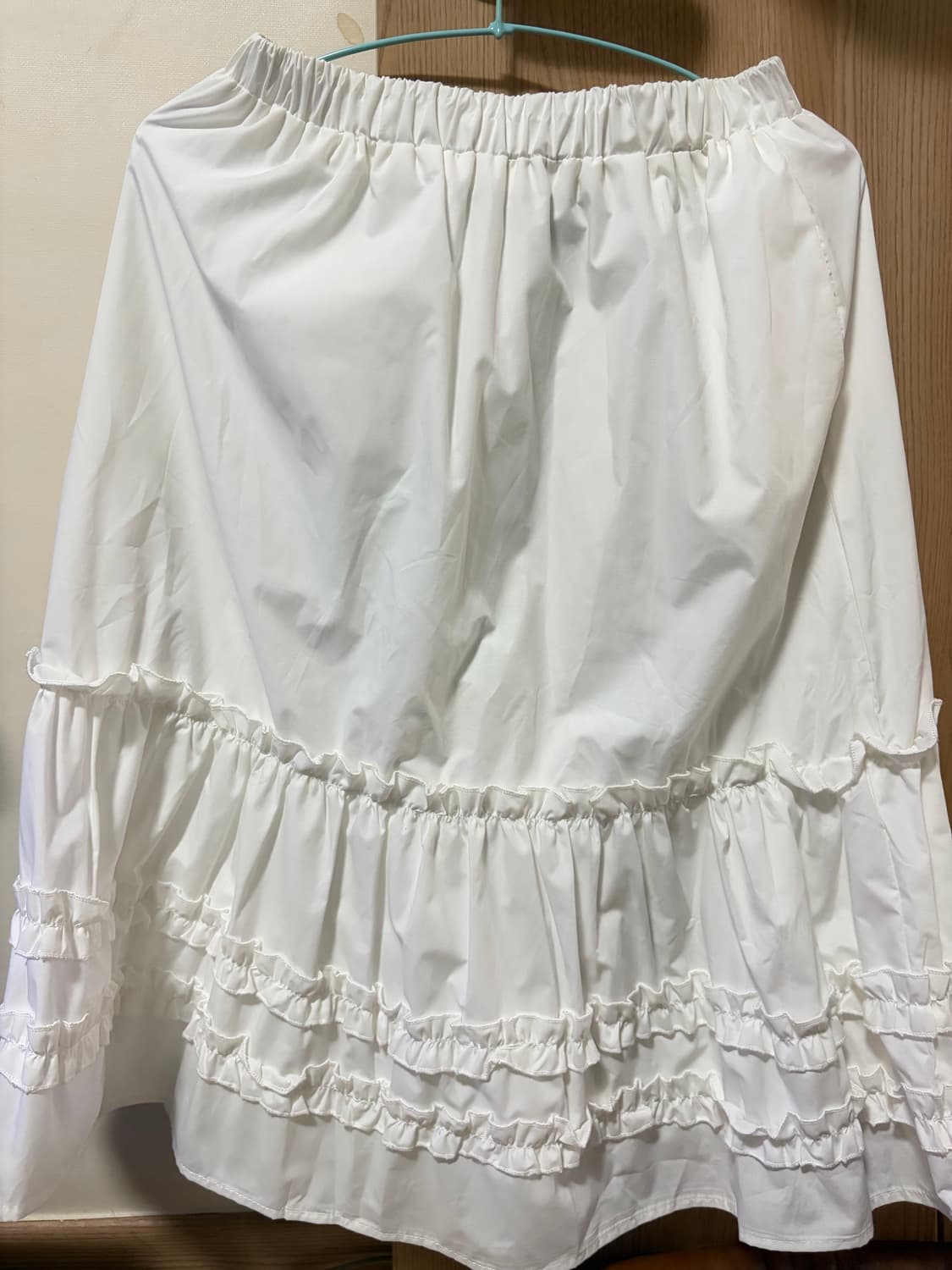 화이트 프릴 캉캉 미디 스커트 새거급 벚꽃룩으로찰똑 지그재그 상품이미지4