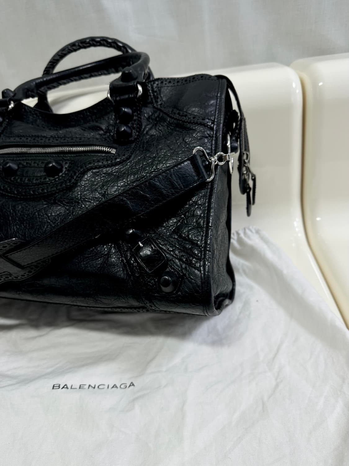 [A 정품] 발렌시아가 시티 모터백 미디움 블랙 상품이미지7