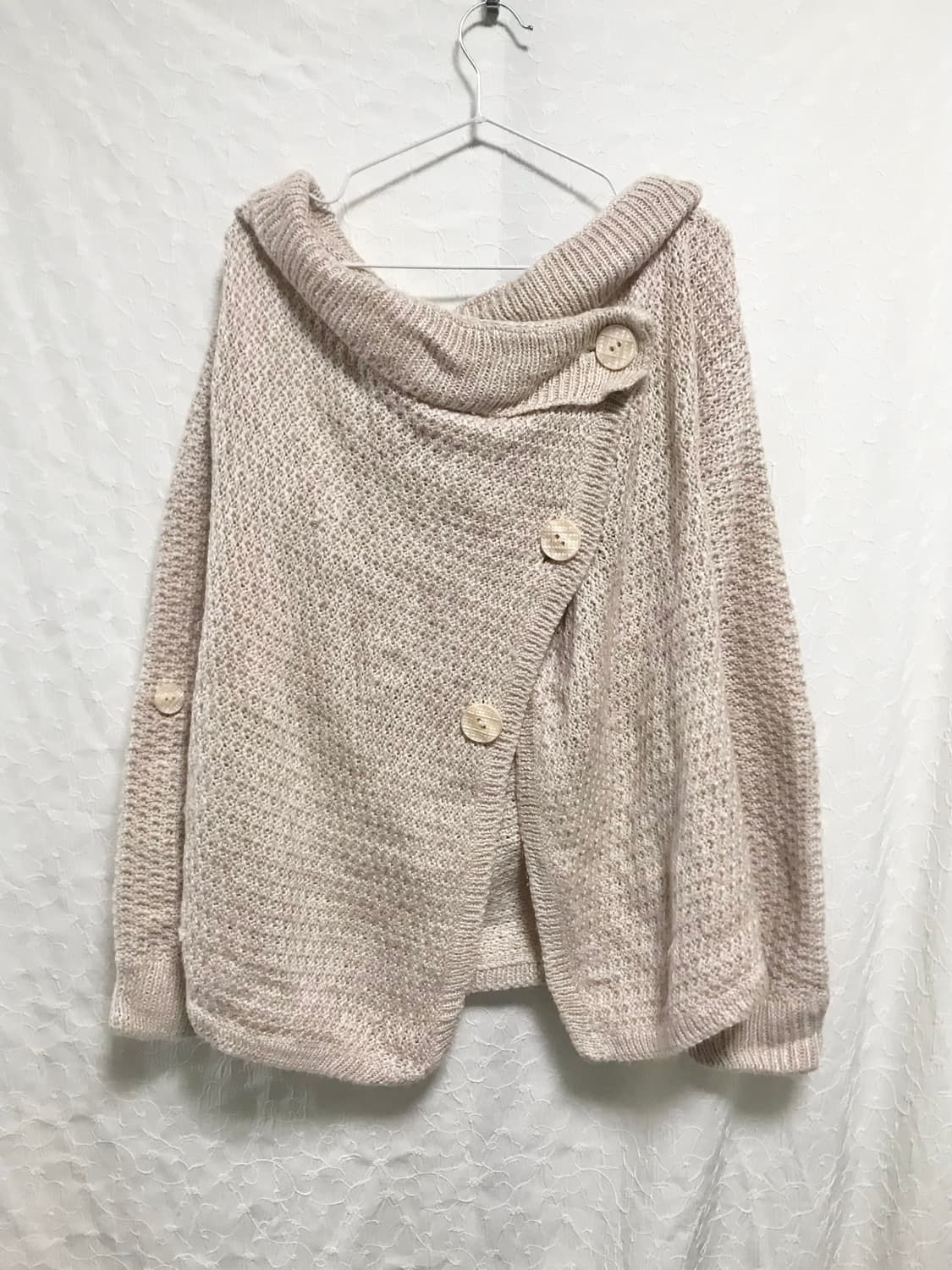 빈티니 니혼진 너드 사선 버튼 드레이프 오프숄더 가디건 상품이미지1