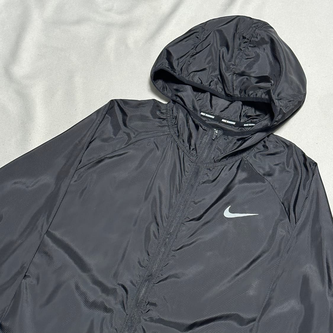 XXL 나이키 솔로 스우시 블랙 러닝 바람막이 상품이미지1