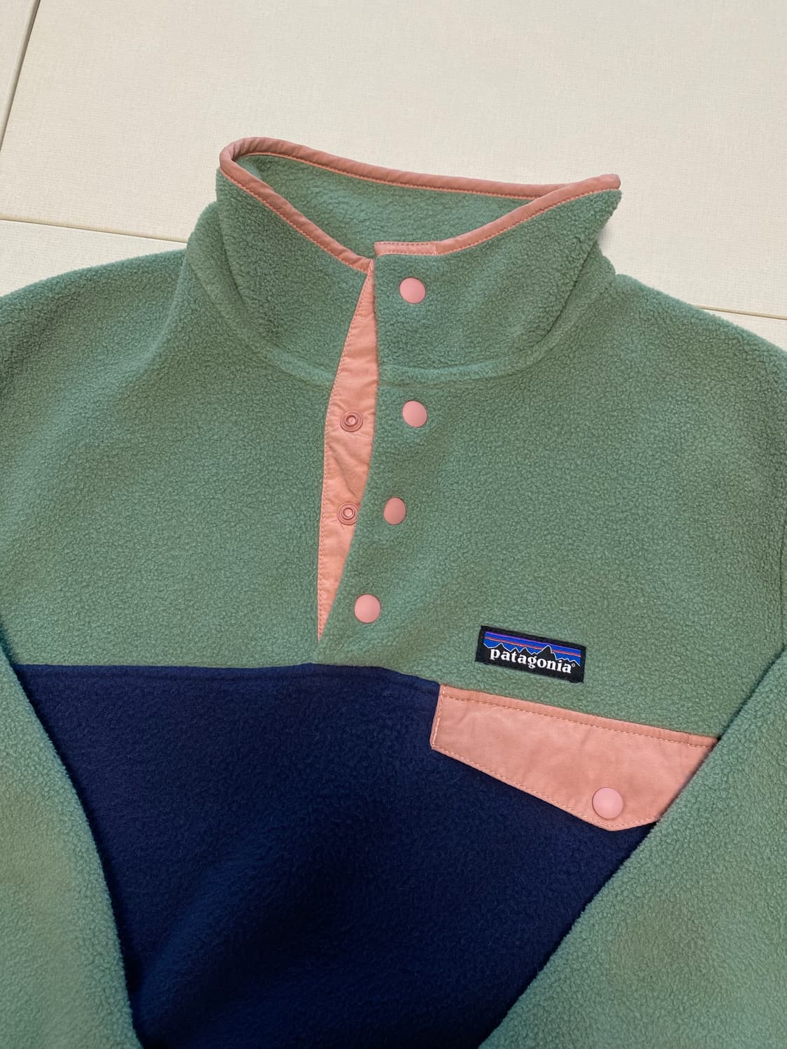 파타고니아 신칠라 우먼 민트네이비핑크 조합 상품이미지4