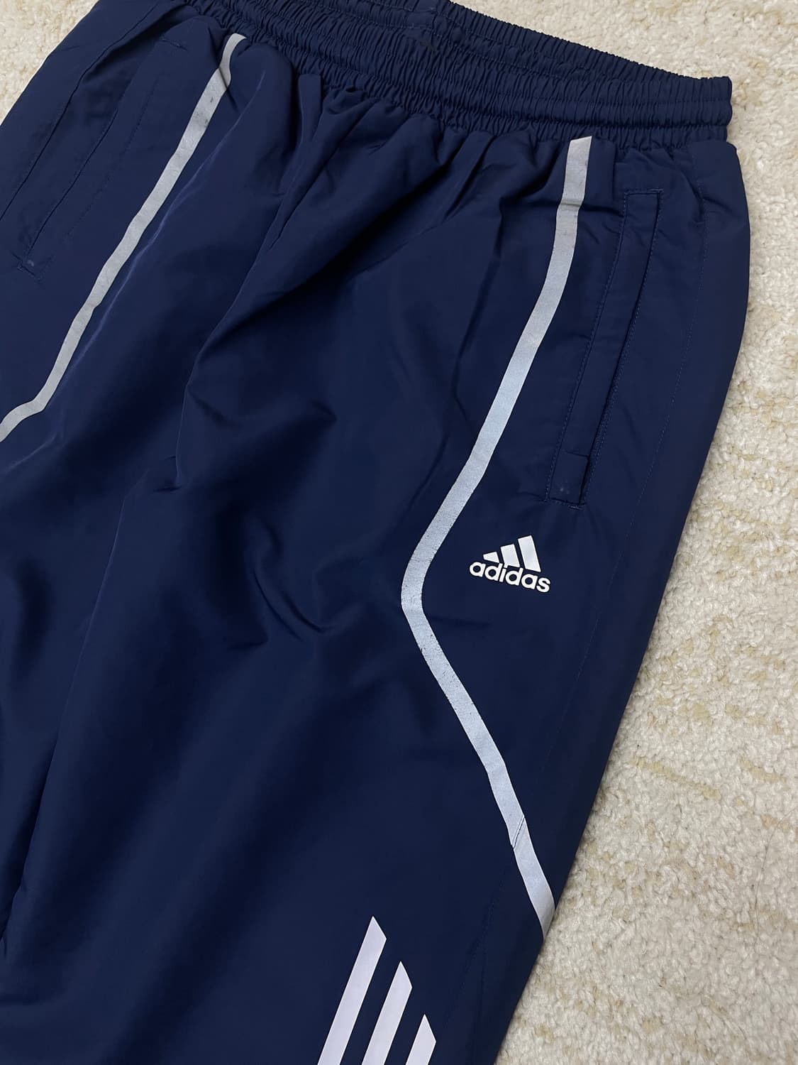 [100,L] 아디다스 삼선 스트라이프 리플렉티브 스카치 트랙 우븐팬츠 상품이미지5