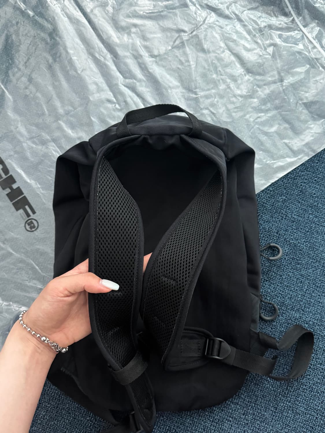 미스치프 X 헬리녹스 백팩 (Black) 상품이미지3