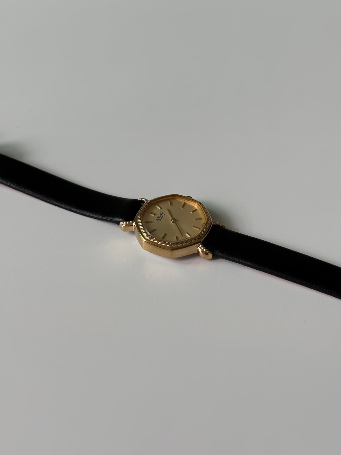 세이코 1980년대 빈티지시계 로프 베젤 골드 옥타곤 쿼츠 여성 상품이미지6