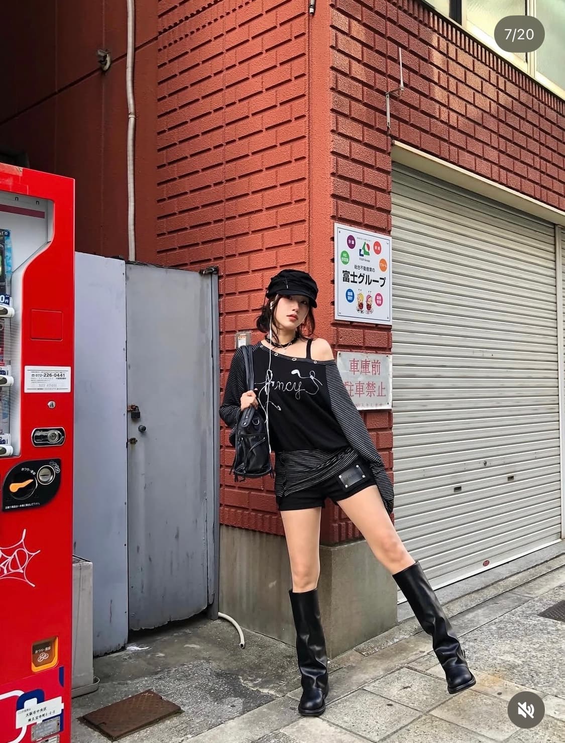 팬시클럽 드로잉 스트라이프 오프숄더 블랙 상품이미지7