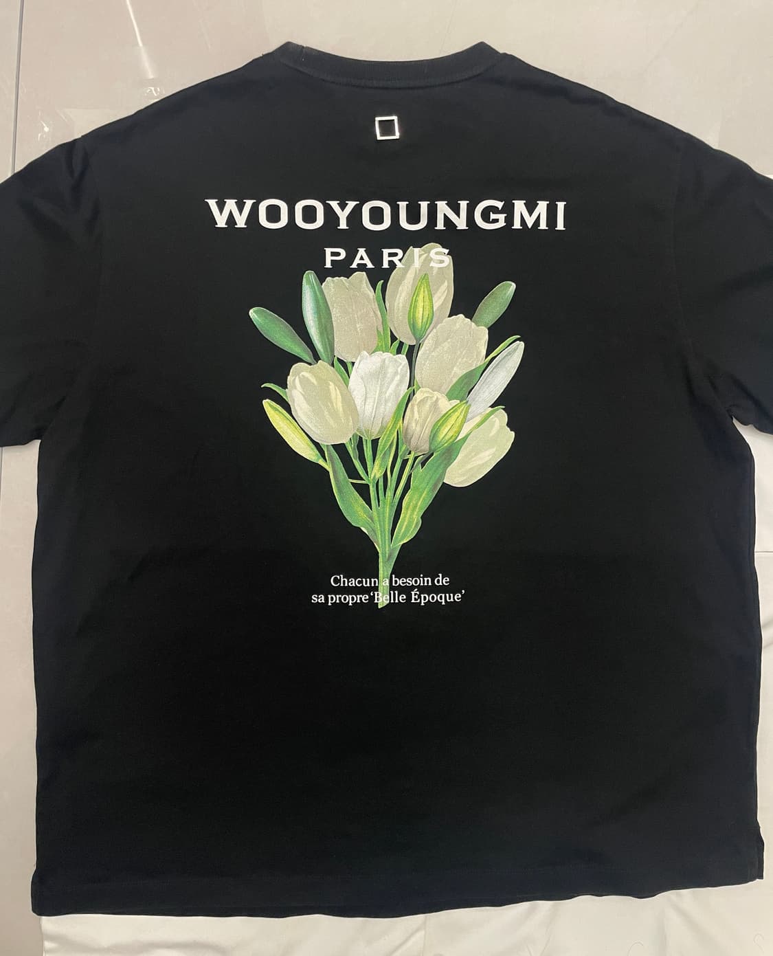 우영미 22SS 플라워 반팔티셔츠 블랙 상품이미지1