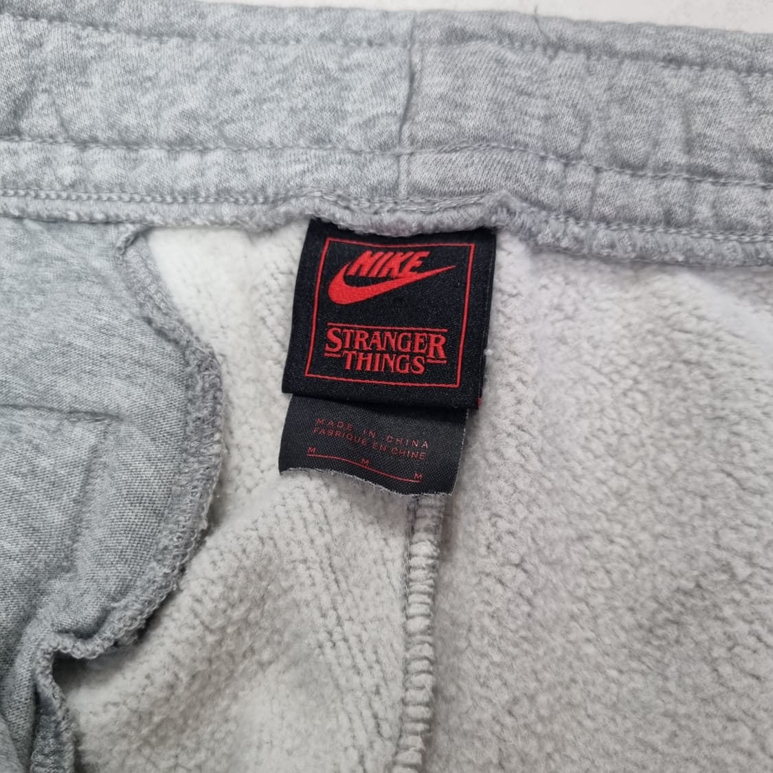 나이키 x 기묘한 이야기 스웻팬츠 - M 상품이미지9