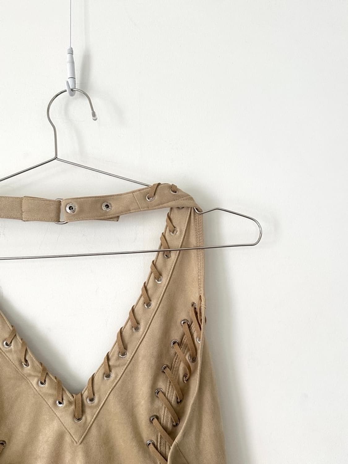 Suede western halter neck top / beige 상품이미지4