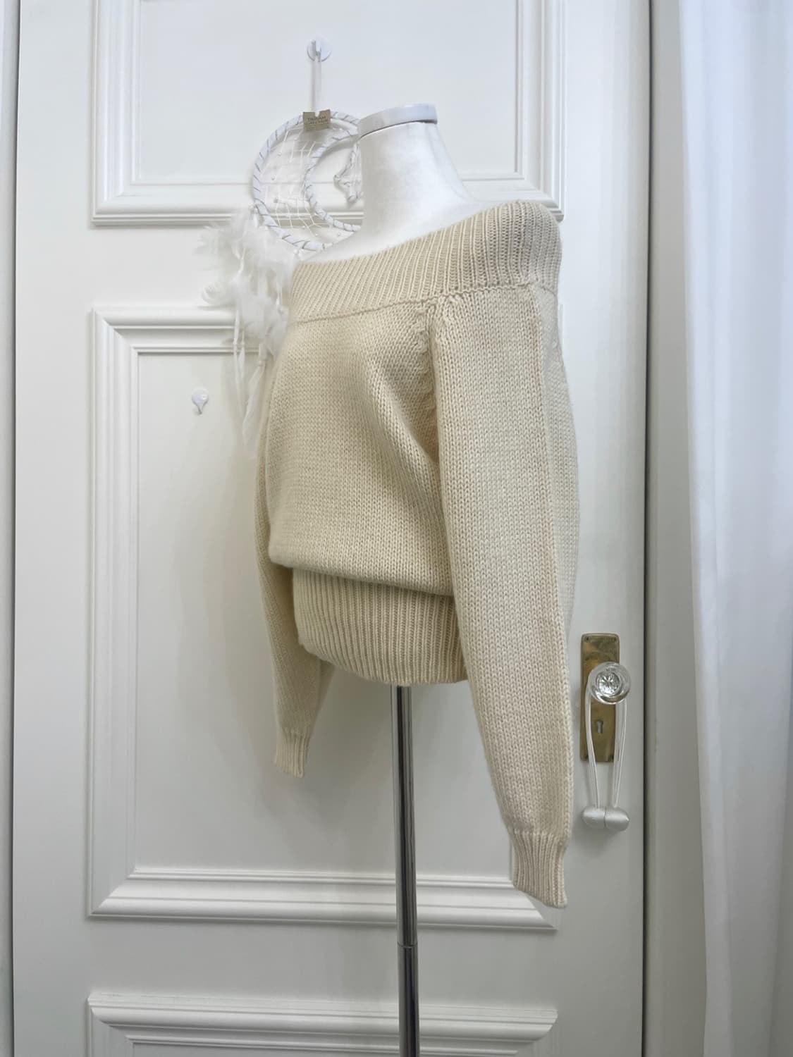 ivory warm off-shoulder wool100% sweater 상품이미지2