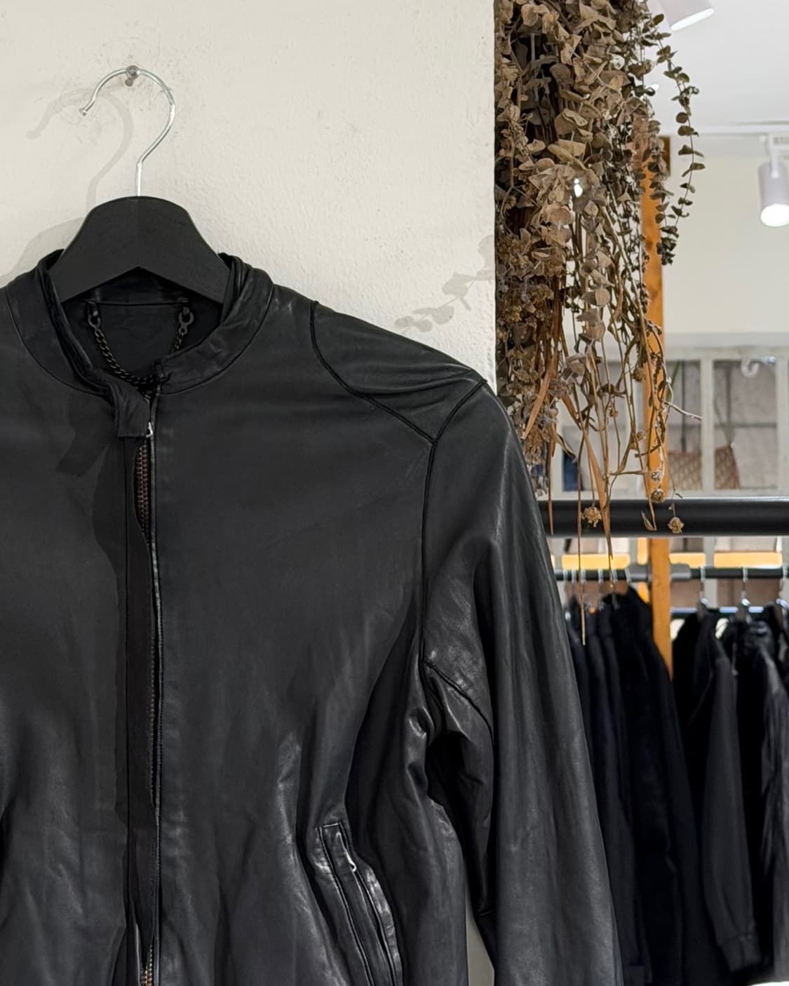 씨씨 블랙 칼스킨 레더 자켓 상품이미지3