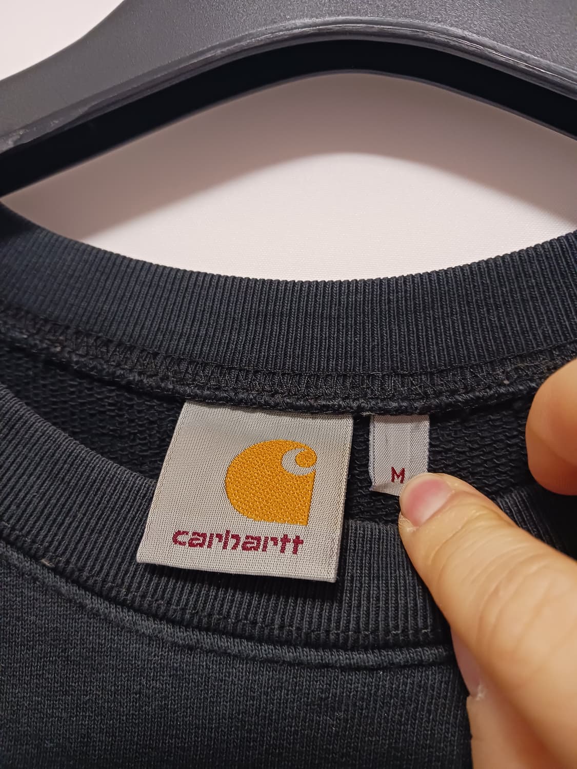 칼하트 남성 블랙 맨투맨 상품이미지3