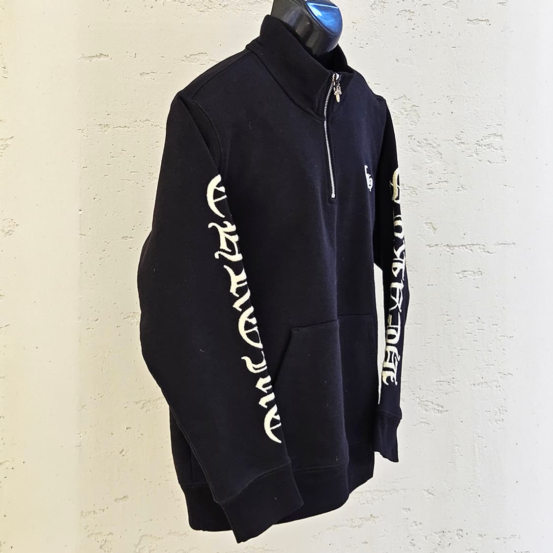 [M] 크롬하츠 자수 로고 하프집업 블랙 8N1NY3S2 상품이미지2