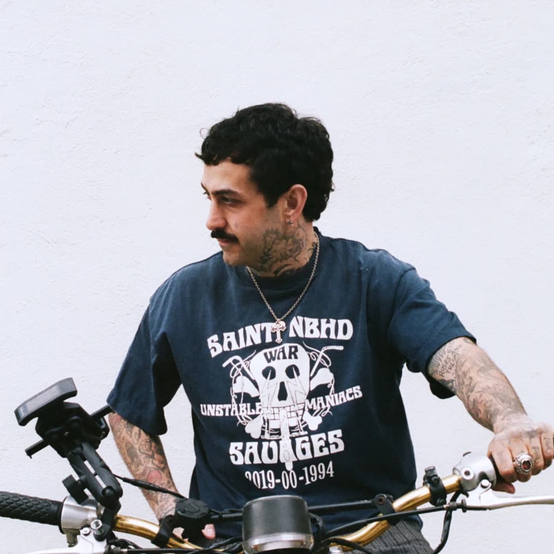 [새상품/L] 세인트미카엘 x 네이버후드 STHD NBHD 반팔 네이비 상품이미지3