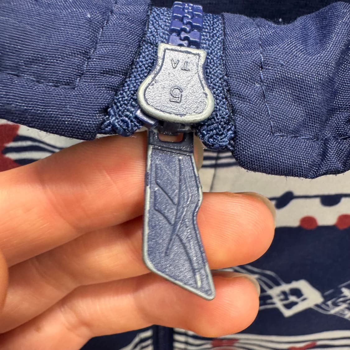 90s 리복 올드스쿨 바람막이 트라이벌 패턴 디테일 네이비 배색 상품이미지5