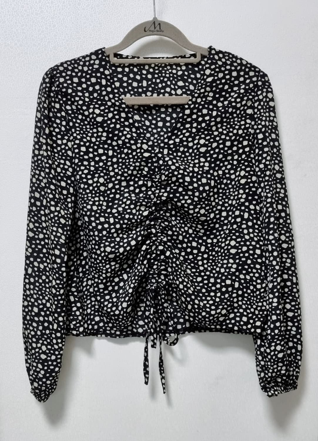 블랙 셔링 블라우스 상품이미지2