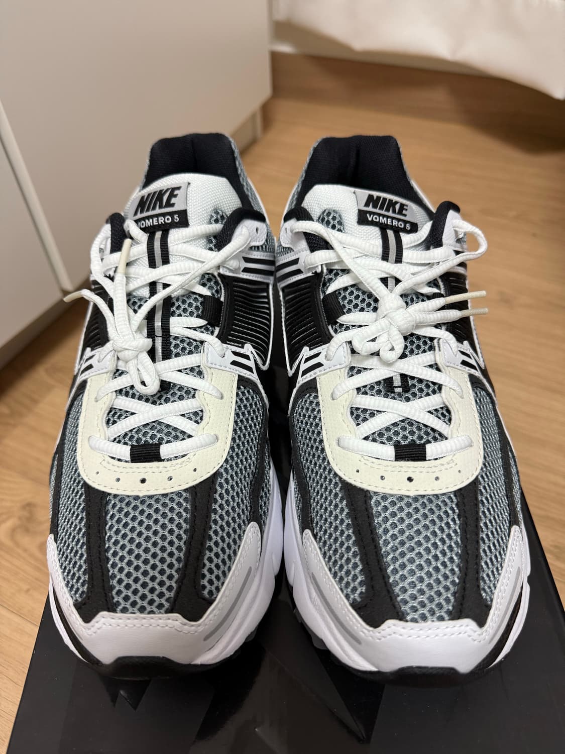 줌 보메로 5 다크그레이 블랙화이트 상품이미지2