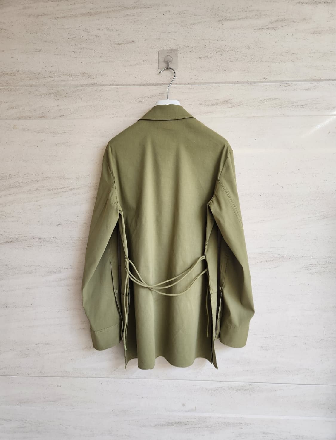 띠어리 벨티드 셔츠형 린넨자켓 66사이즈 상품이미지4