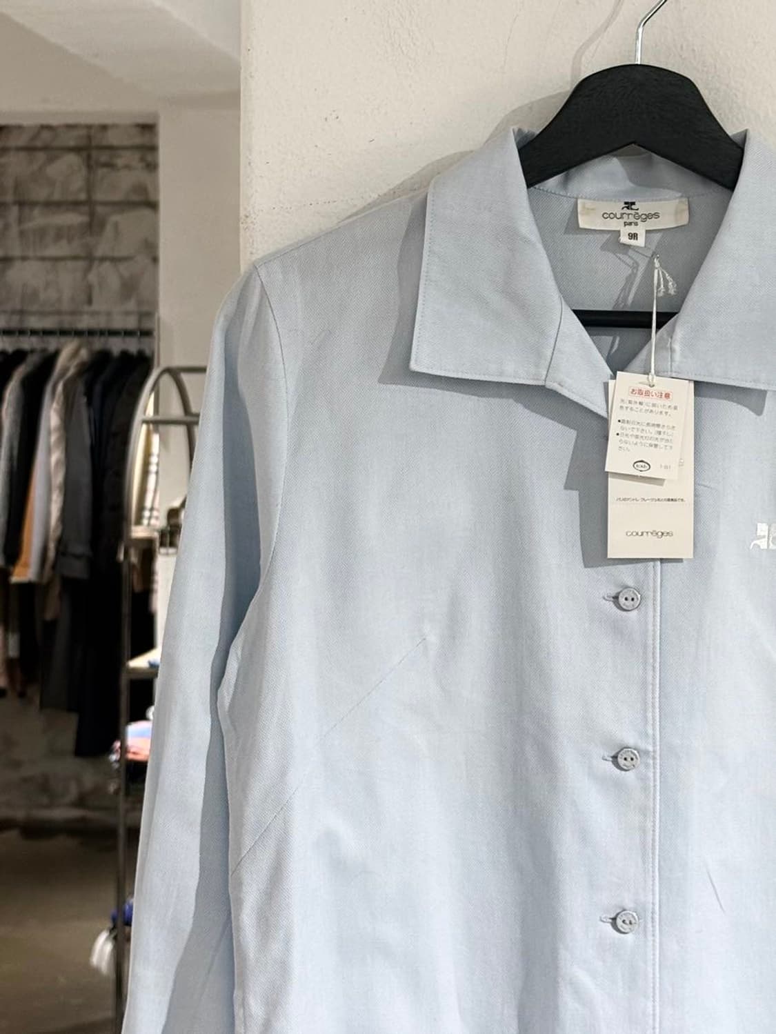 꾸레쥬 라이트블루 로고 코튼 셔츠 상품이미지2