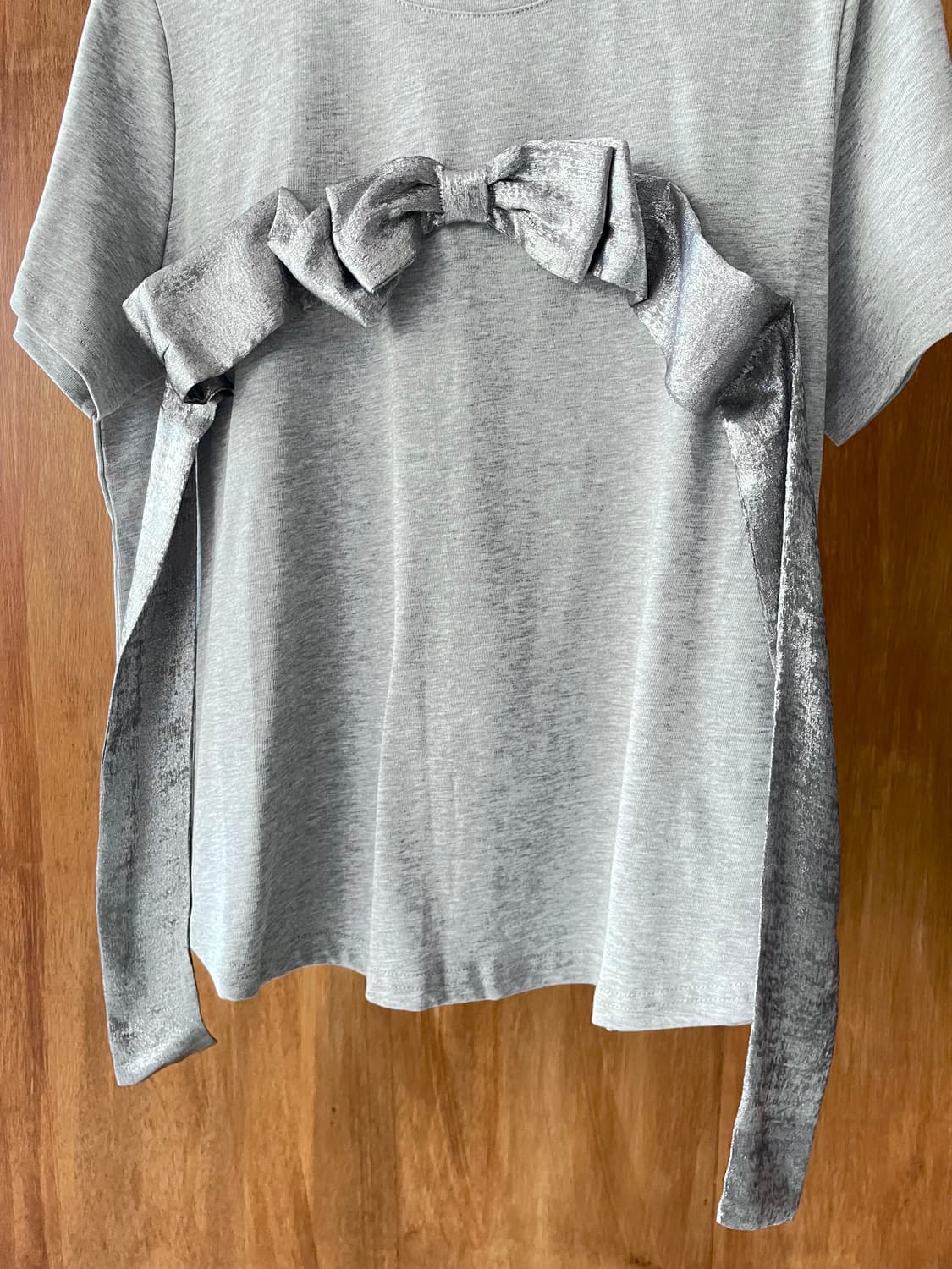 Metallic glitter bow curve top 상품이미지5