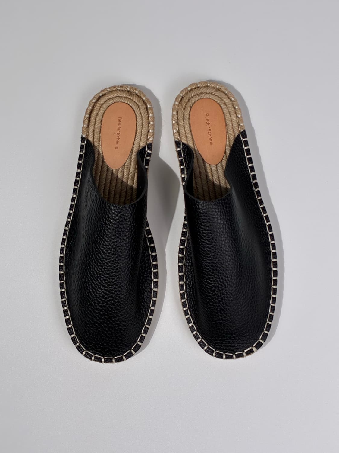 핸더스킴 JUTE 주트 뮬 그레인 레더 블랙 4사이즈 상품이미지1