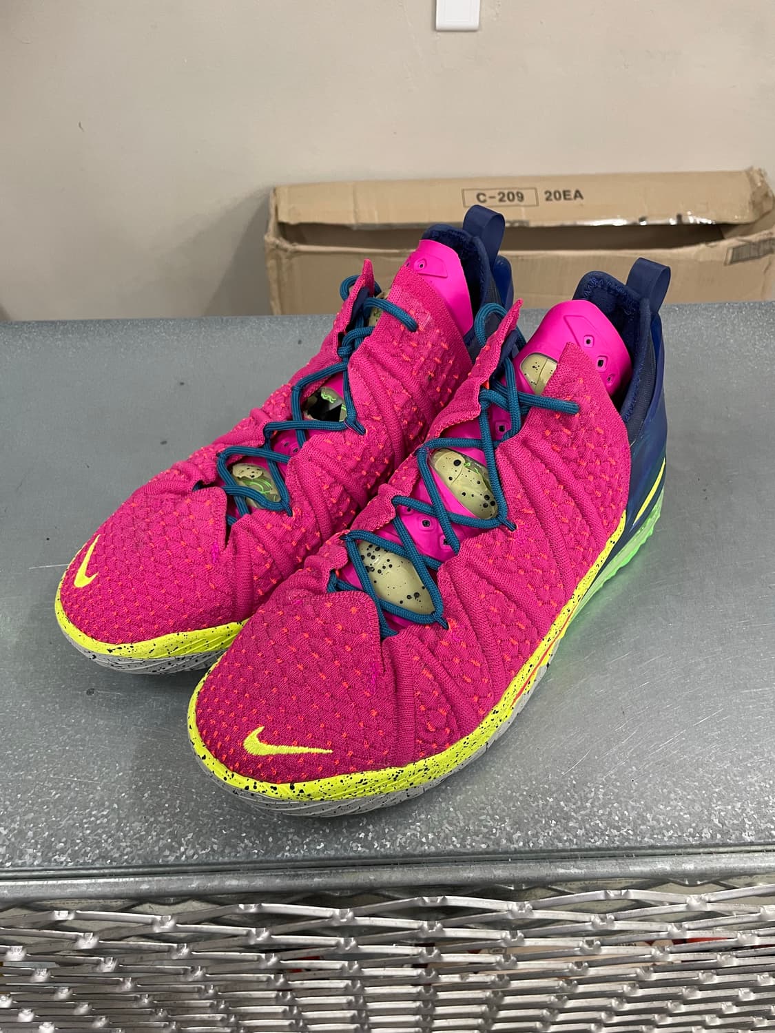 나이키 르브론 18 로스앤젤레스 275 상품이미지2