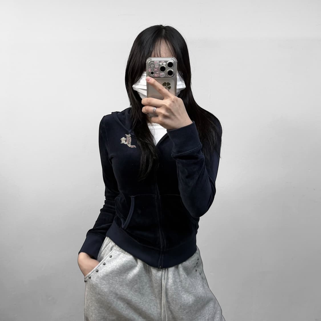 쥬시꾸뛰르 크라운 벨벳 후드집업 네이비 상품이미지1