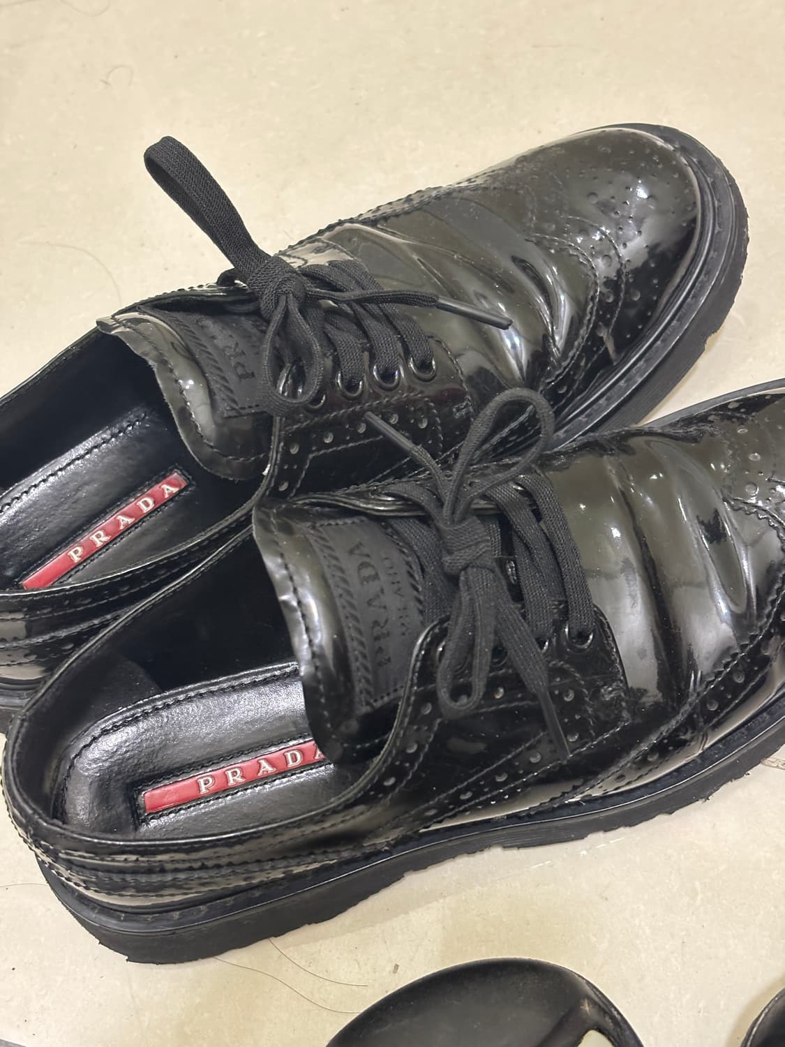 프라다 윙팁 더비슈즈 eu36.5 유광 상품이미지2