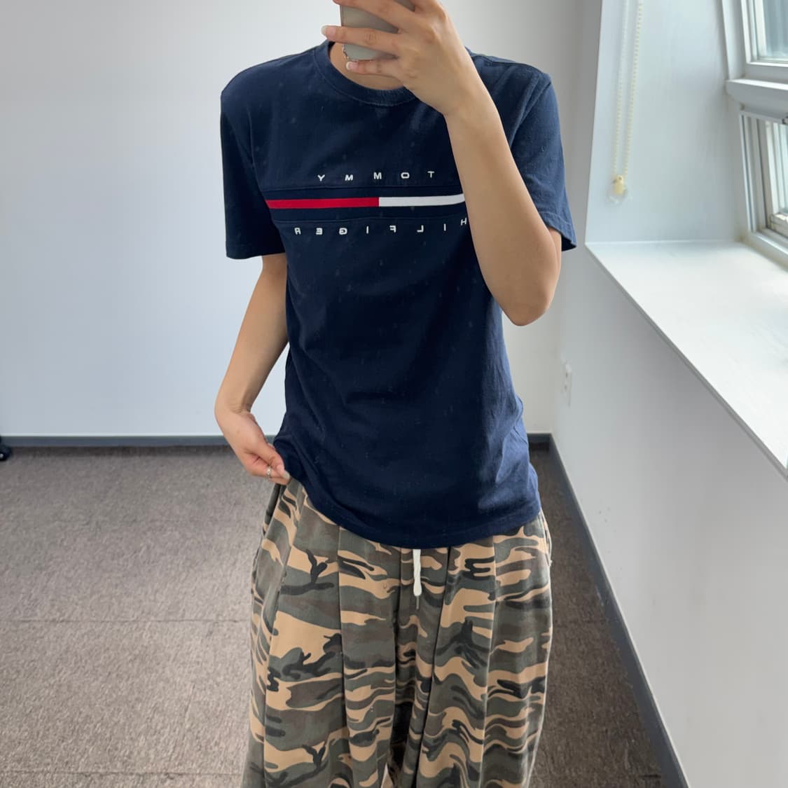 Tommy Hilfiger 타미힐피거 네이비 반팔 상품이미지1
